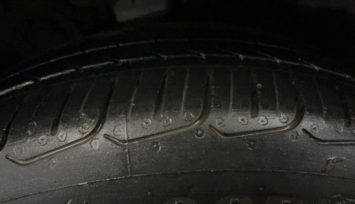 2014 Hyundai Verna FLUIDIC 1.6 VTVT SX, Petrol, Manual, 64,978 km, Left Front Tyre Tread