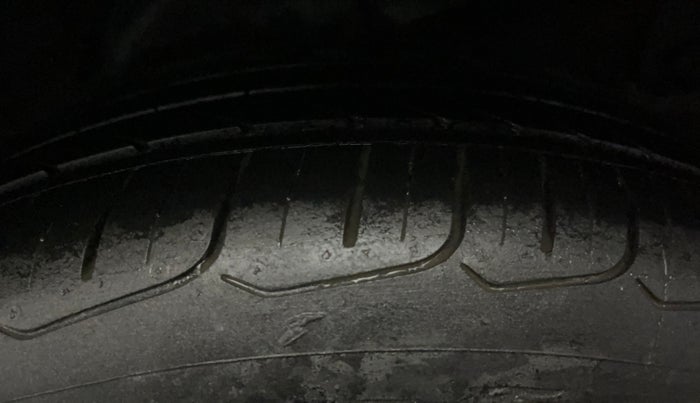 2014 Hyundai Verna FLUIDIC 1.6 VTVT SX, Petrol, Manual, 64,978 km, Left Rear Tyre Tread