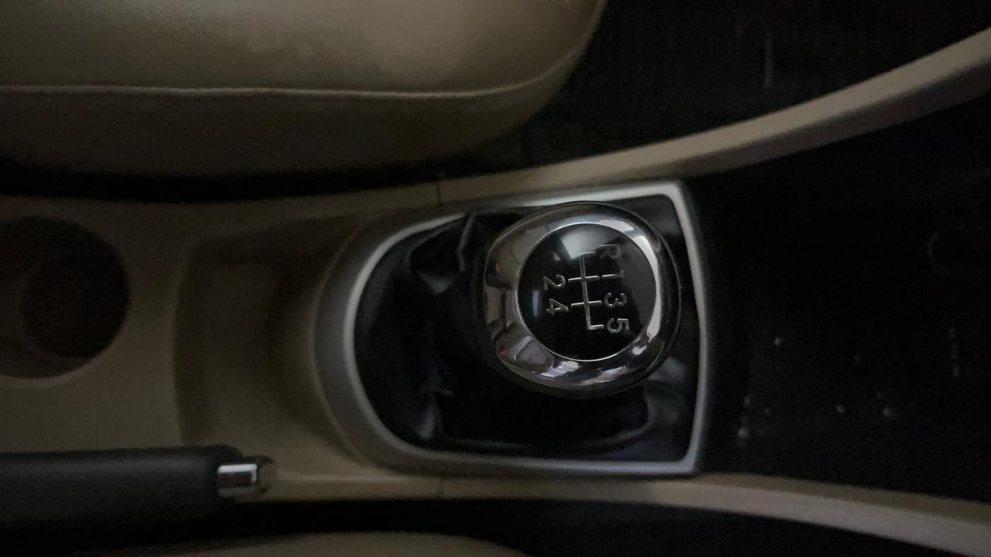 2014 Hyundai Verna FLUIDIC 1.6 VTVT SX, Petrol, Manual, 65,115 km, Gear Lever