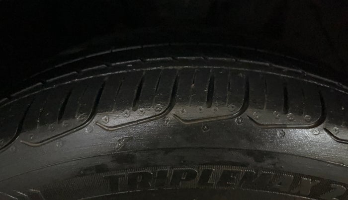 2014 Hyundai Verna FLUIDIC 1.6 VTVT SX, Petrol, Manual, 64,978 km, Right Front Tyre Tread