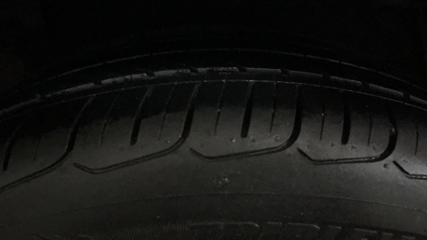 2014 Hyundai Verna FLUIDIC 1.6 VTVT SX, Petrol, Manual, 65,115 km, Right Rear Tyre Tread