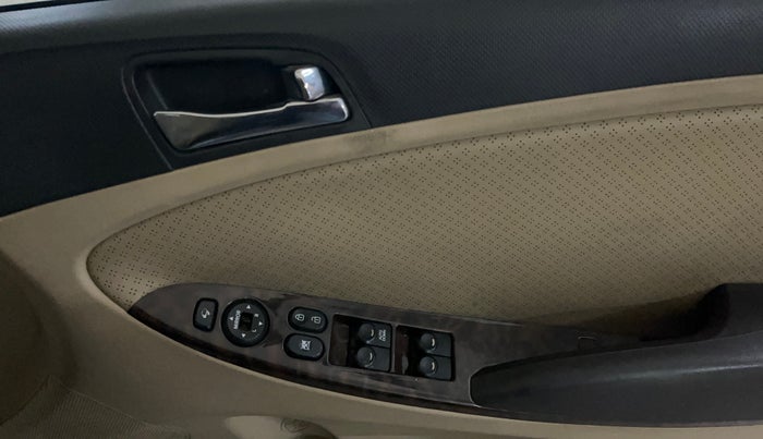 2014 Hyundai Verna FLUIDIC 1.6 VTVT SX, Petrol, Manual, 64,978 km, Driver Side Door Panels Control