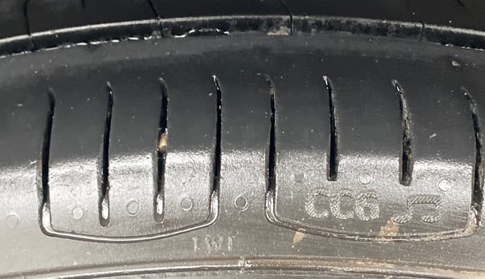 2017 Volkswagen Polo HIGHLINE1.5L, Diesel, Manual, 1,09,963 km, Right Rear Tyre Tread