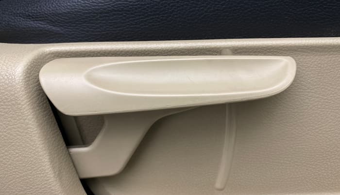 2017 Volkswagen Polo HIGHLINE1.5L, Diesel, Manual, 1,09,963 km, Driver Side Adjustment Panel