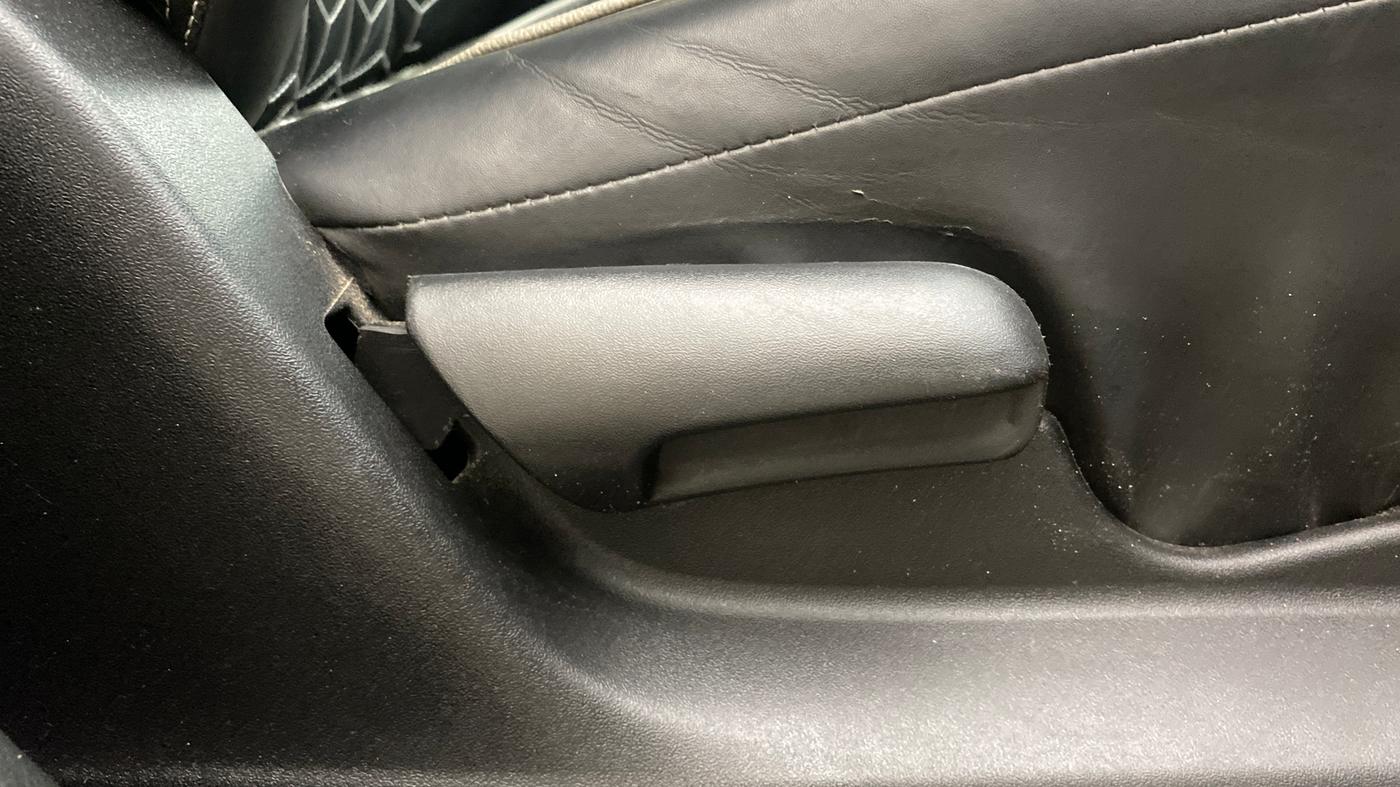 2021 Maruti Vitara Brezza VXI, Petrol, Manual, 75,387 km, Driver Side Adjustment Panel