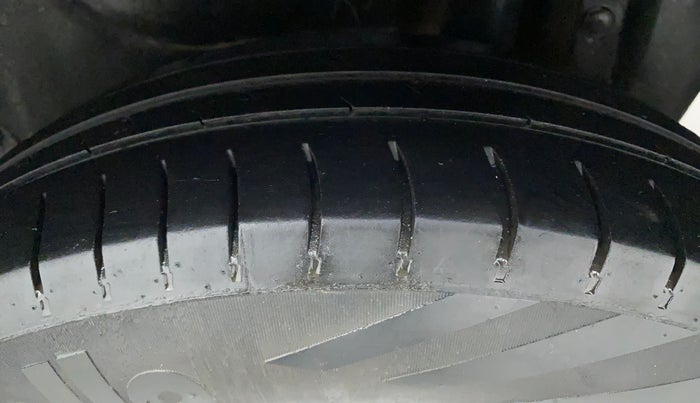 2016 Maruti Swift Dzire VXI, Petrol, Manual, 74,599 km, Left Rear Tyre Tread