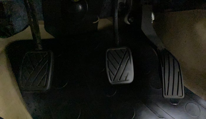 2016 Maruti Swift Dzire VXI, Petrol, Manual, 74,599 km, Pedals
