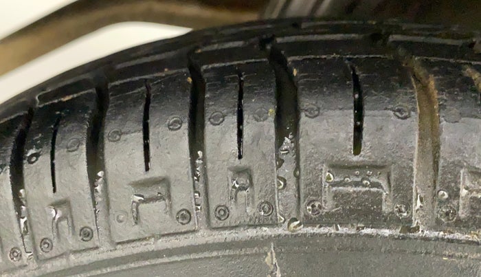 2015 Maruti Alto 800 VXI, Petrol, Manual, 23,895 km, Right Rear Tyre Tread