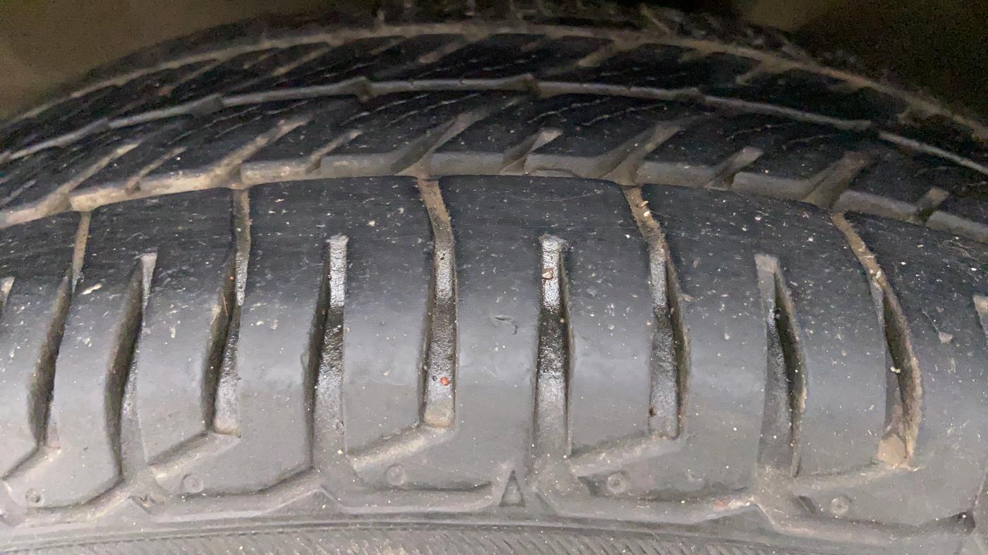 2017 Maruti Wagon R 1.0 VXI AMT, Petrol, Automatic, 61,081 km, Left Front Tyre Tread