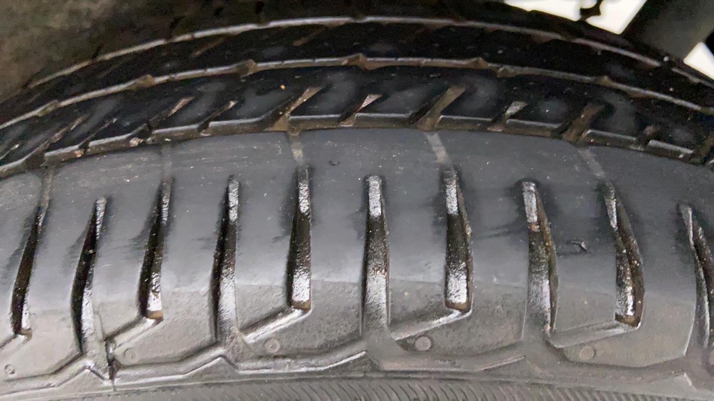 2017 Maruti Wagon R 1.0 VXI AMT, Petrol, Automatic, 61,081 km, Left Rear Tyre Tread