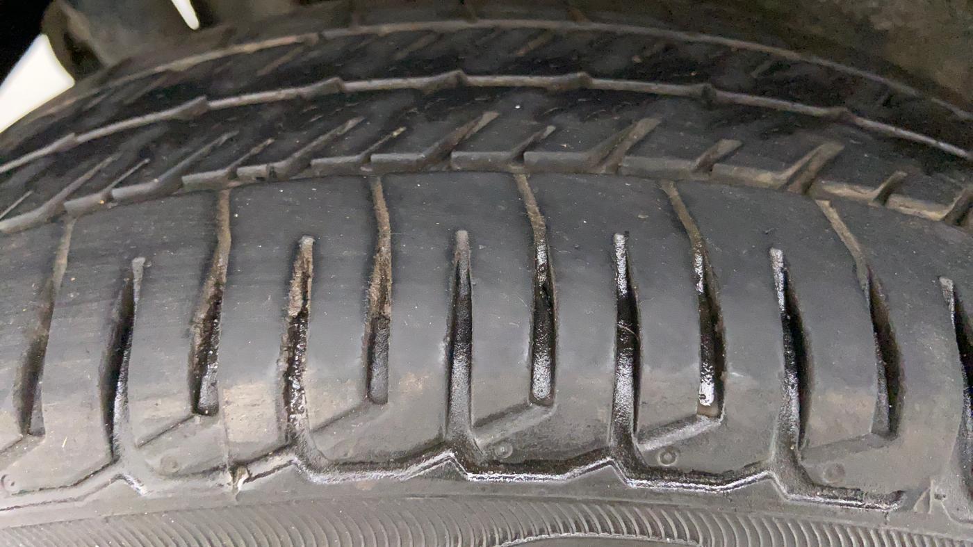 2017 Maruti Wagon R 1.0 VXI AMT, Petrol, Automatic, 61,081 km, Right Rear Tyre Tread