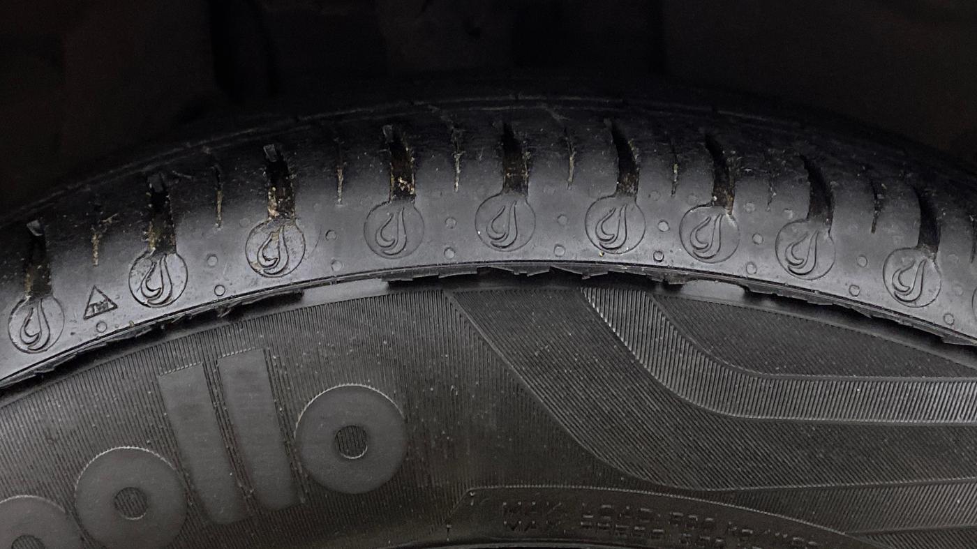 2017 Ford Figo Aspire TITANIUM 1.2 PETROL, Petrol, Manual, 74,890 km, Right Front Tyre Tread
