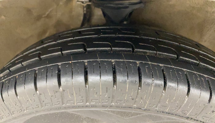 2016 Maruti Alto 800 LXI, Petrol, Manual, 87,320 km, Right Front Tyre Tread