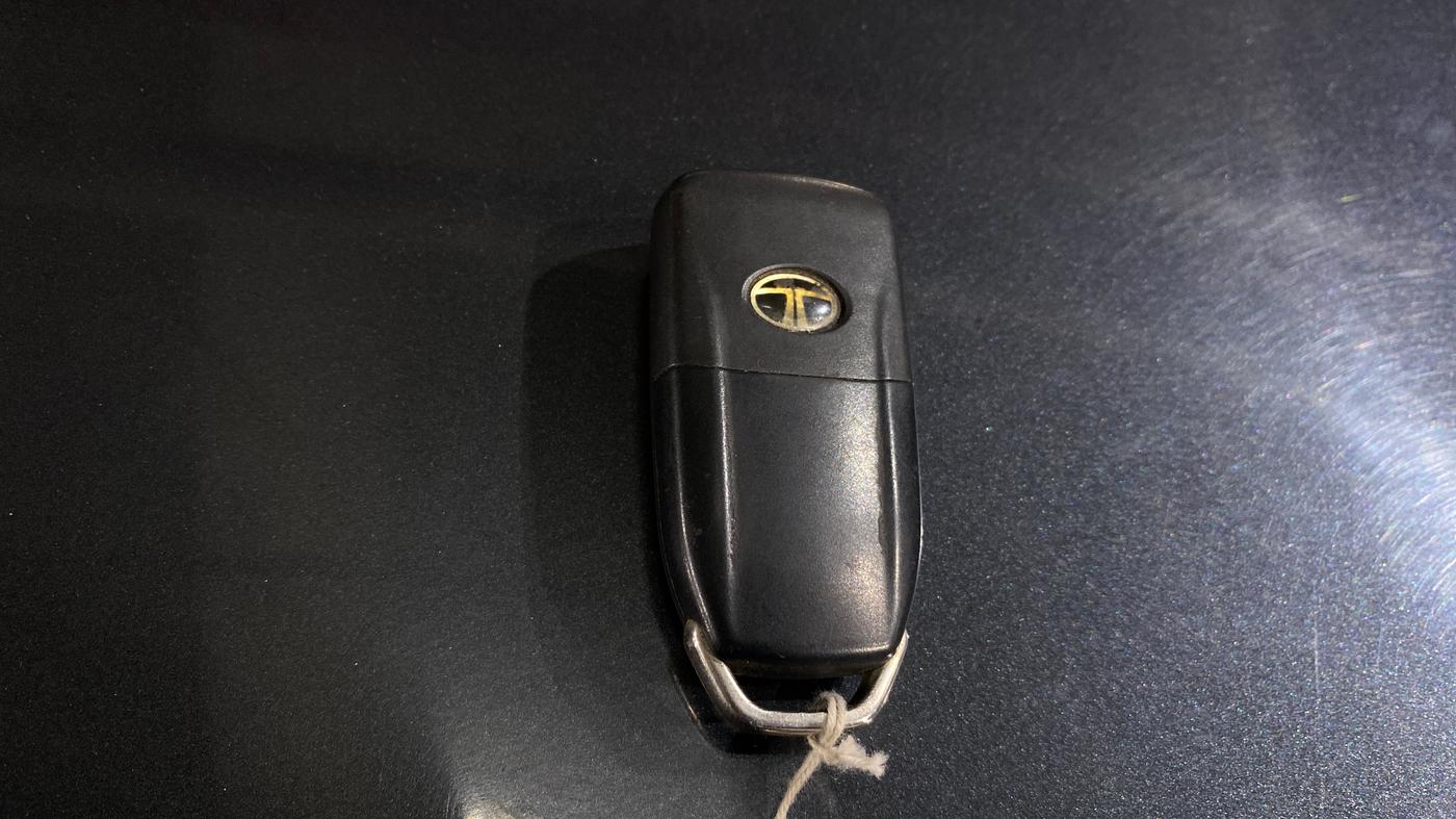 2016 Tata Zest XMS PETROL, Petrol, Manual, 19,212 km, Key Close Up