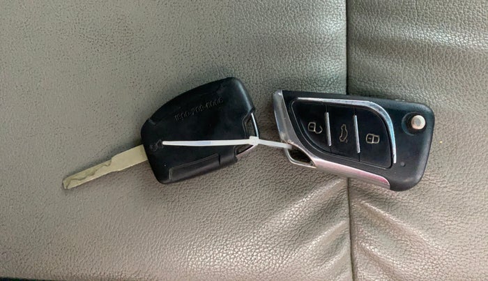 2016 Mahindra NUVOSPORT N8, Diesel, Manual, 1,30,472 km, Key Close Up