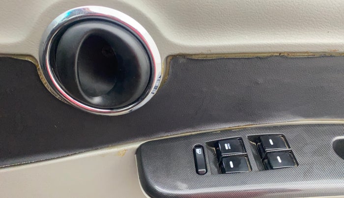 2016 Mahindra NUVOSPORT N8, Diesel, Manual, 1,30,472 km, Driver Side Door Panels Control