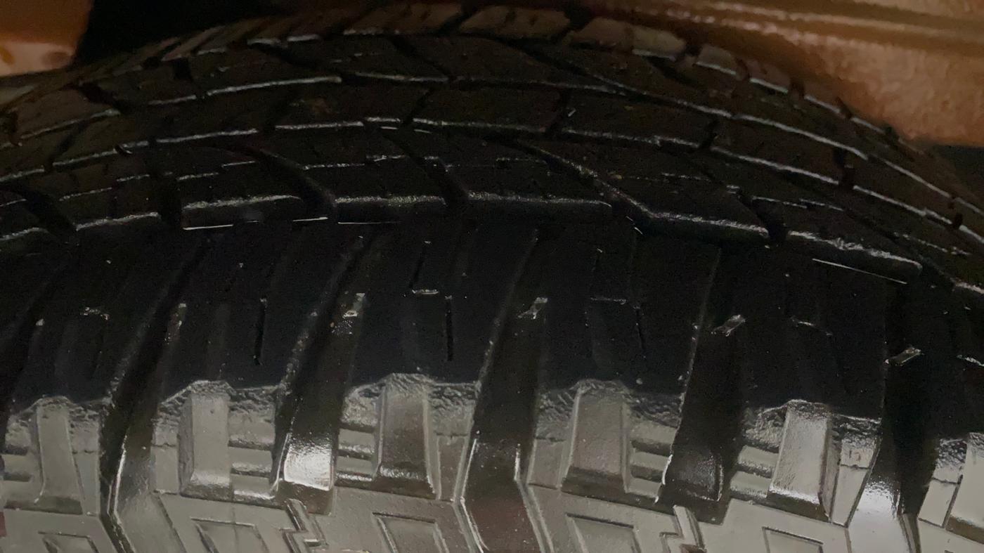 2016 Mahindra NUVOSPORT N8, Diesel, Manual, 1,30,472 km, Right Rear Tyre Tread
