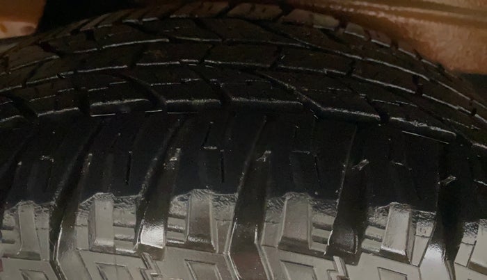 2016 Mahindra NUVOSPORT N8, Diesel, Manual, 1,30,472 km, Right Rear Tyre Tread