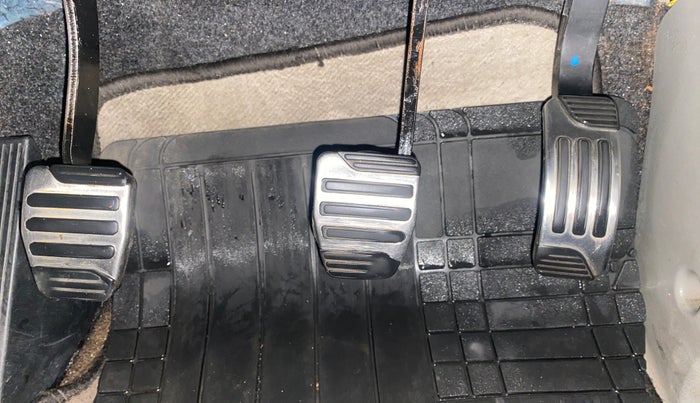 2016 Mahindra NUVOSPORT N8, Diesel, Manual, 1,30,472 km, Pedals