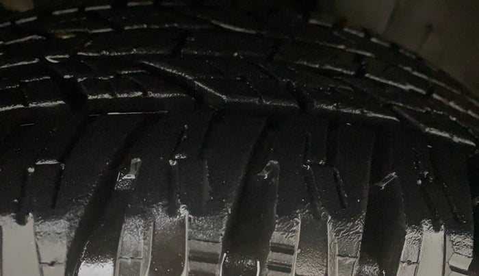 2016 Mahindra NUVOSPORT N8, Diesel, Manual, 1,30,472 km, Left Front Tyre Tread