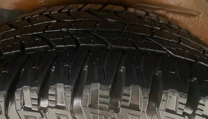 2016 Mahindra NUVOSPORT N8, Diesel, Manual, 1,30,472 km, Left Rear Tyre Tread