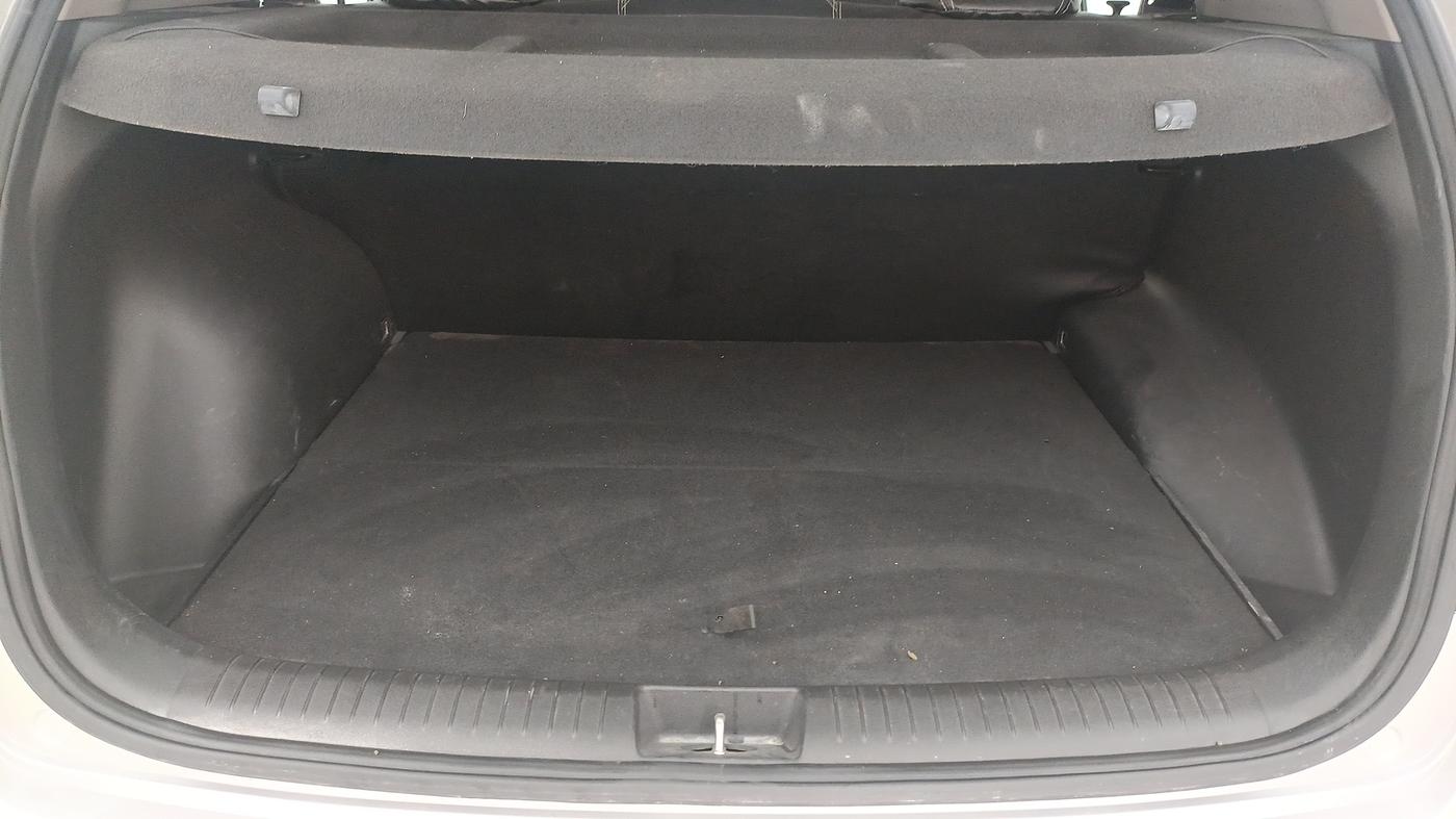 2015 Hyundai Creta SX PLUS 1.6 PETROL, Petrol, Manual, 89,381 km, Boot Inside