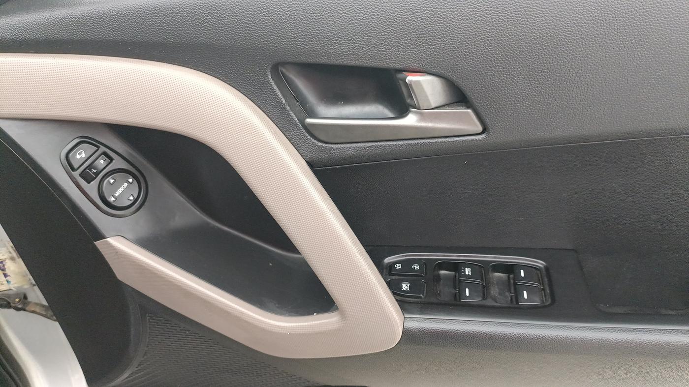 2015 Hyundai Creta SX PLUS 1.6 PETROL, Petrol, Manual, 89,381 km, Driver Side Door Panels Control
