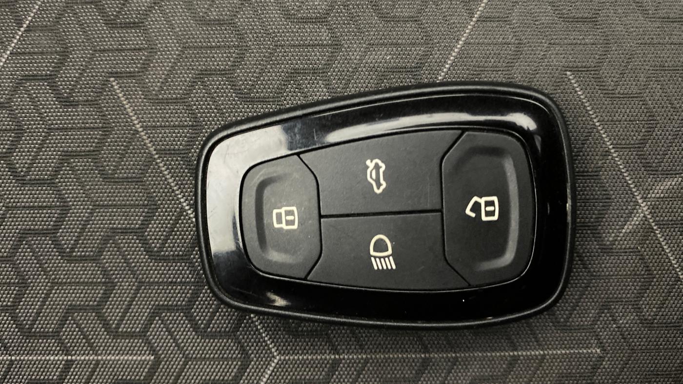 2021 Tata PUNCH CREATIVE AMT 1.2 RTN DUAL TONE, Petrol, Automatic, 89,407 km, Key Close Up