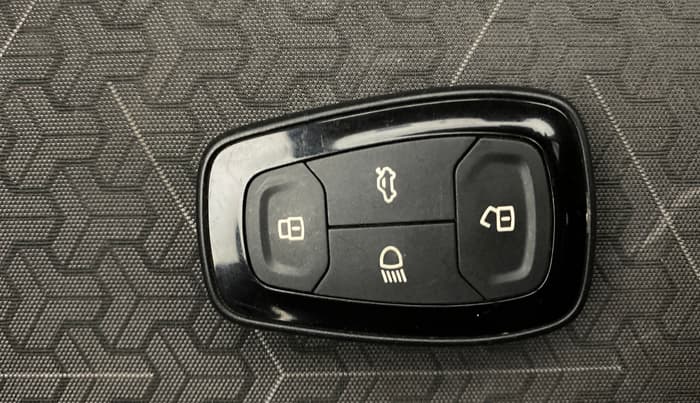 2021 Tata PUNCH CREATIVE AMT 1.2 RTN DUAL TONE, Petrol, Automatic, 89,407 km, Key Close Up
