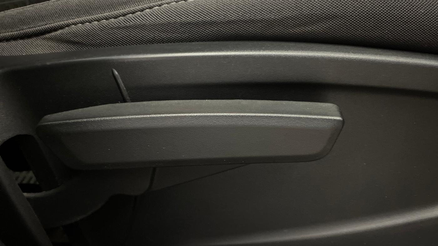2021 Tata PUNCH CREATIVE AMT 1.2 RTN DUAL TONE, Petrol, Automatic, 89,407 km, Driver Side Adjustment Panel
