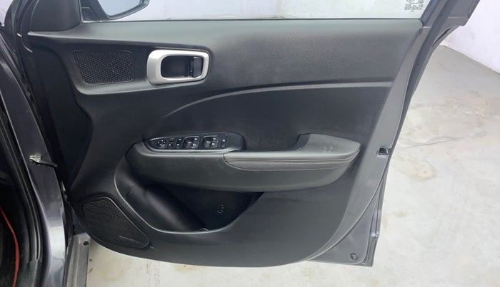 2021 Hyundai VENUE SX 1.0 (O) TURBO, Petrol, Manual, 31,759 km, Driver Side Door Panels Control