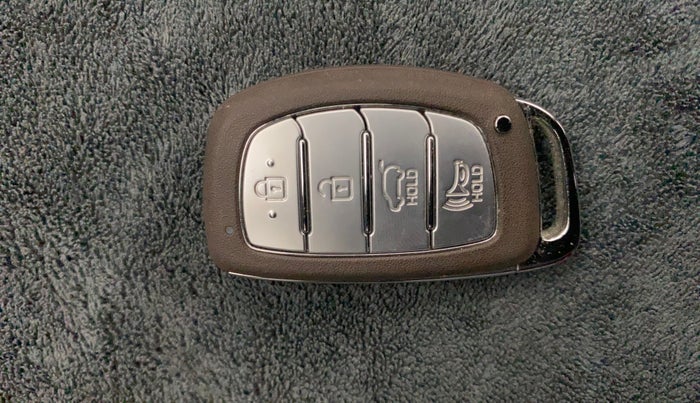 2021 Hyundai VENUE SX 1.0 (O) TURBO, Petrol, Manual, 31,759 km, Key Close Up