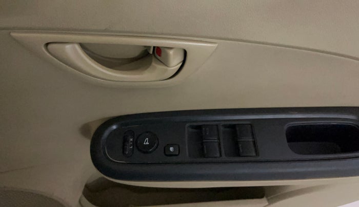 2017 Honda Amaze 1.2L I-VTEC S, Petrol, Manual, 98,131 km, Driver Side Door Panels Control