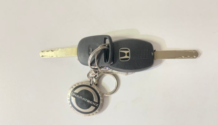 2017 Honda Amaze 1.2L I-VTEC S, Petrol, Manual, 98,131 km, Key Close Up