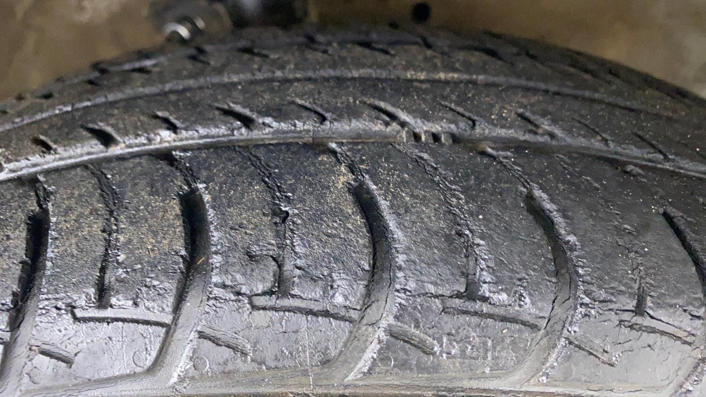 2016 Maruti Celerio ZXI AMT, Petrol, Automatic, 27,097 km, Right Front Tyre Tread