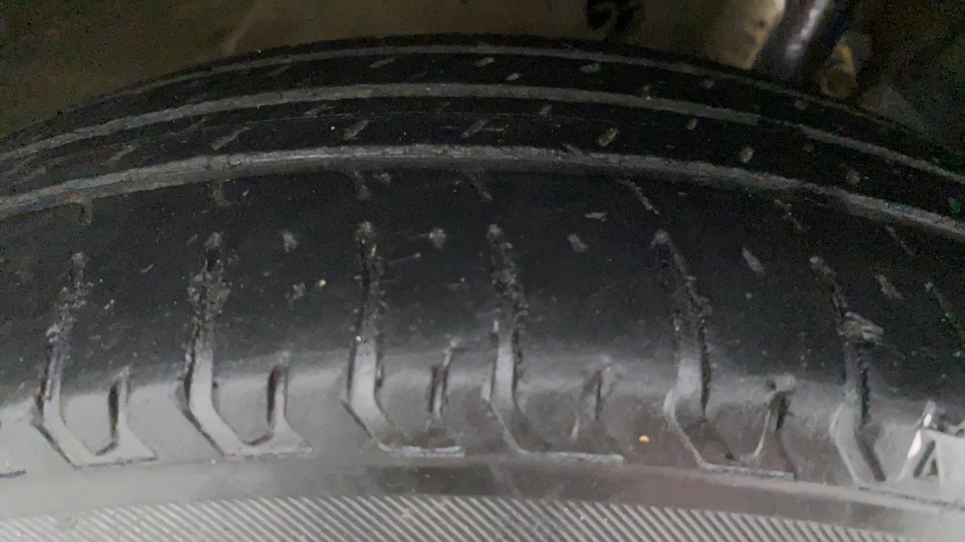 2017 Maruti Dzire VDI AMT, Diesel, Automatic, 71,142 km, Right Rear Tyre Tread