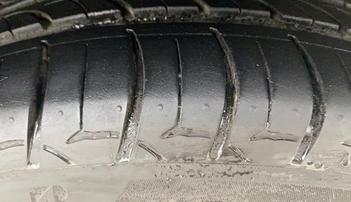 2020 Maruti Baleno ZETA PETROL 1.2, Petrol, Manual, 59,901 km, Right Front Tyre Tread