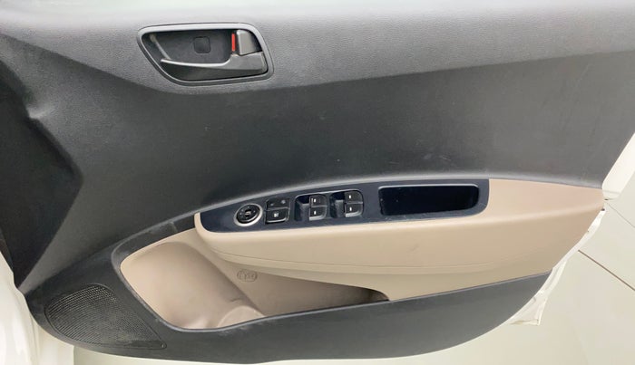 2017 Hyundai Grand i10 MAGNA 1.2 KAPPA VTVT, CNG, Manual, 95,797 km, Driver Side Door Panels Control