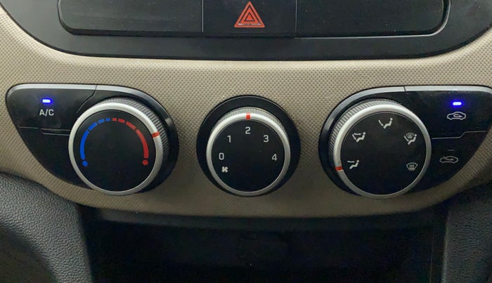 2017 Hyundai Grand i10 MAGNA 1.2 KAPPA VTVT, CNG, Manual, 95,797 km, AC Unit - Minor issue in the heater switch