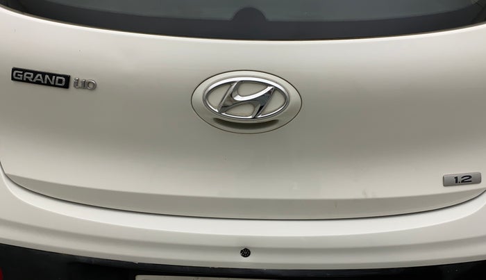 2017 Hyundai Grand i10 MAGNA 1.2 KAPPA VTVT, CNG, Manual, 95,797 km, Dicky (Boot door) - Slightly dented