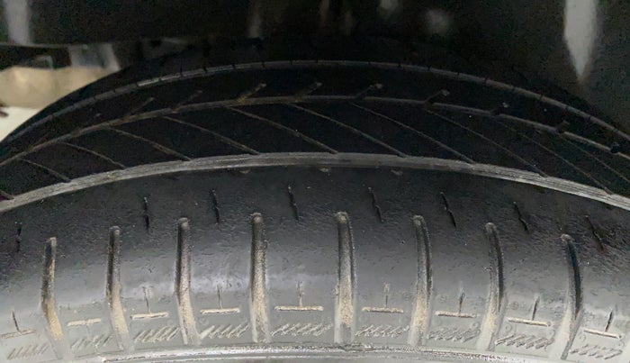 2010 Maruti Swift Dzire VXI, Petrol, Manual, 84,021 km, Right Rear Tyre Tread