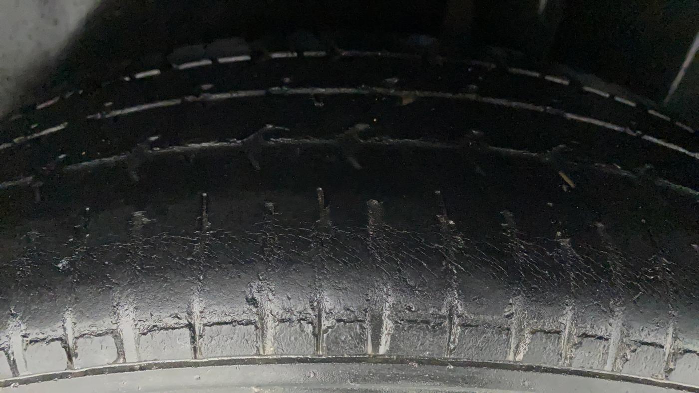 2010 Maruti Swift Dzire VXI, Petrol, Manual, 84,021 km, Left Rear Tyre Tread
