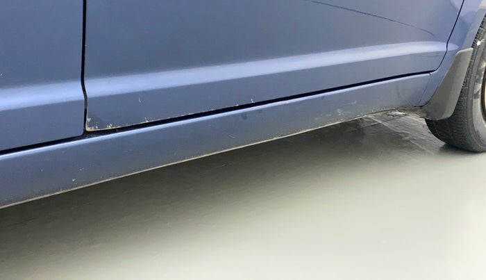 2010 Maruti Swift Dzire VXI, Petrol, Manual, 84,021 km, Right running board - Minor scratches