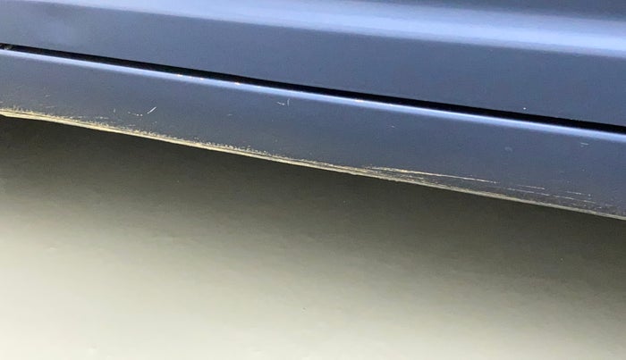 2010 Maruti Swift Dzire VXI, Petrol, Manual, 84,021 km, Left running board - Minor scratches