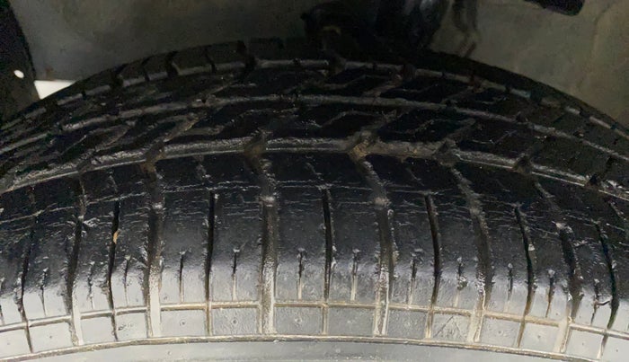 2010 Maruti Swift Dzire VXI, Petrol, Manual, 84,021 km, Left Front Tyre Tread