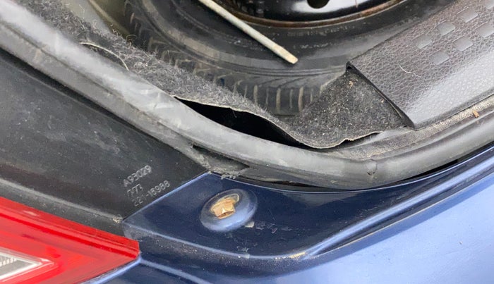 2010 Maruti Swift Dzire VXI, Petrol, Manual, 84,021 km, Dicky (Boot door) - Weather strip has minor damage