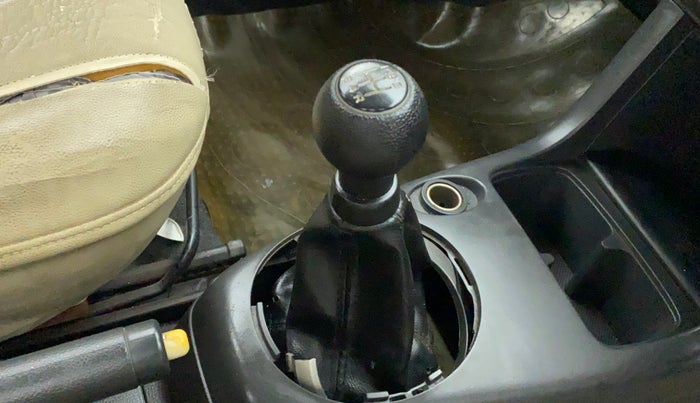 2010 Maruti Swift Dzire VXI, Petrol, Manual, 84,021 km, Gear lever - Boot cover slightly torn