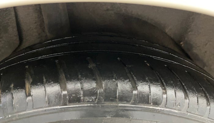 2017 Hyundai New Elantra 2.0 SX(O) AT PETROL, Petrol, Automatic, 75,804 km, Right Rear Tyre Tread