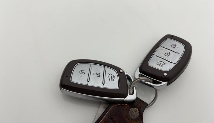 2017 Hyundai New Elantra 2.0 SX(O) AT PETROL, Petrol, Automatic, 75,804 km, Key Close Up