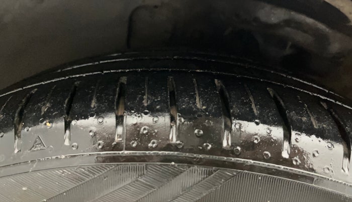 2017 Hyundai New Elantra 2.0 SX(O) AT PETROL, Petrol, Automatic, 75,804 km, Left Front Tyre Tread